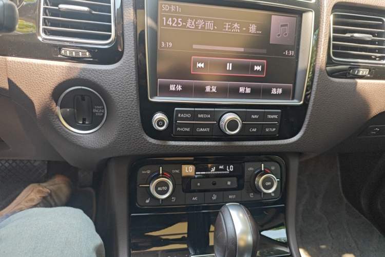 Used Volkswagen Touareg 2017 3.0 TSI Touareg Edition Audio And AC Panel