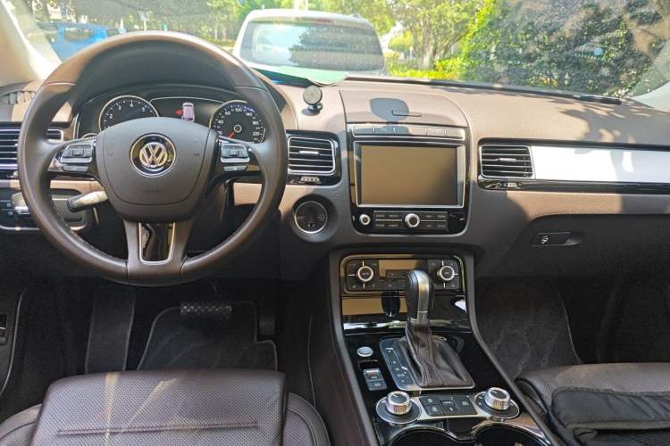 Used Volkswagen Touareg 2017 3.0 TSI Touareg Edition Center Console
