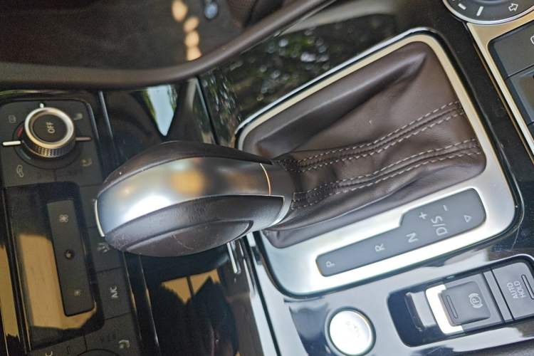 Used Volkswagen Touareg 2017 3.0 TSI Touareg Edition Gear Lever