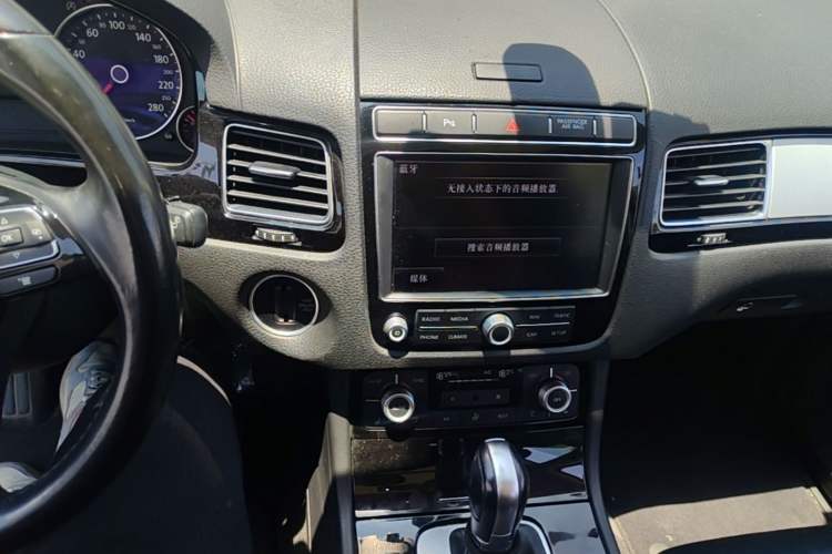 Used Volkswagen Touareg 2017 3.0 TSI Touareg Edition Audio And AC Panel