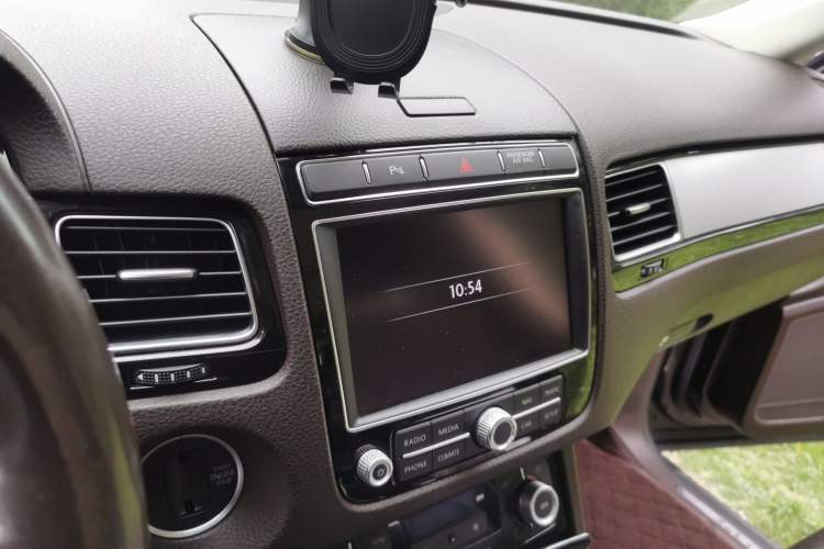 Used Volkswagen Touareg 2017 3.0 TSI Touareg Edition Audio And AC Panel