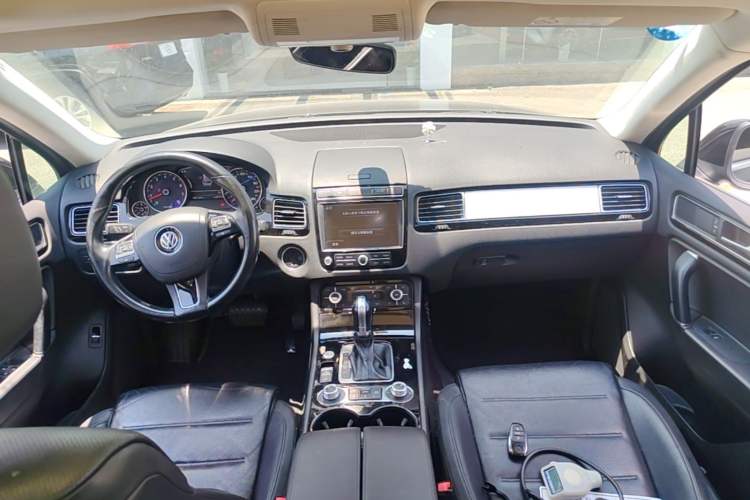 Used Volkswagen Touareg 2017 3.0 TSI Touareg Edition Center Console