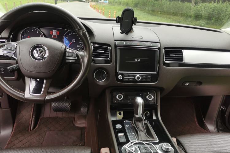 Used Volkswagen Touareg 2017 3.0 TSI Touareg Edition Center Console