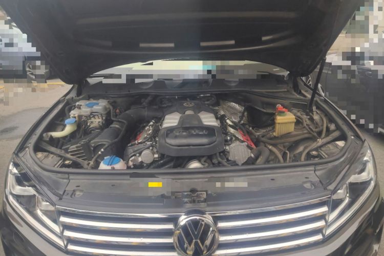 Used Volkswagen Touareg 2017 3.0 TSI Touareg Model Engine Bay