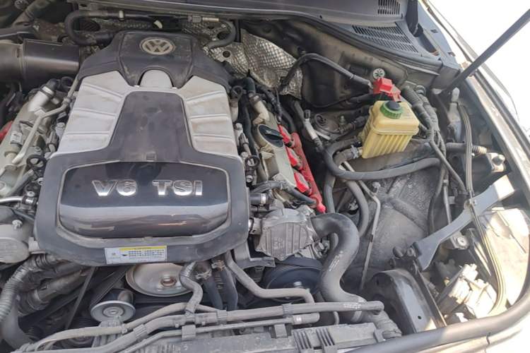 Used Volkswagen Touareg 2017 3.0 TSI Touareg Edition Engine Bay Left