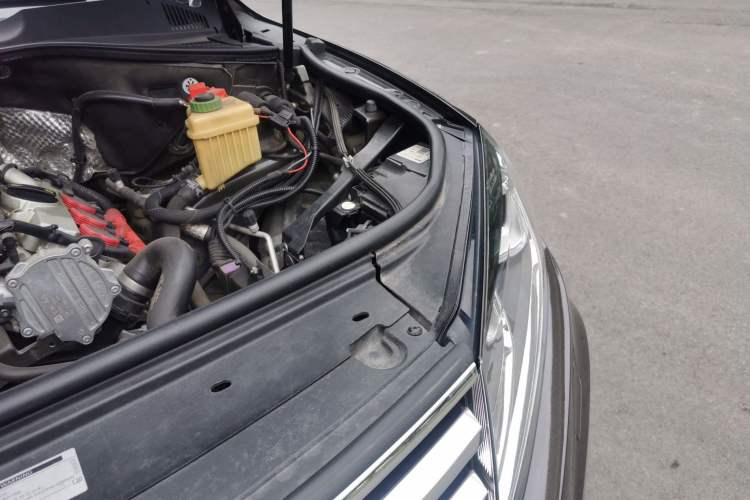 Used Volkswagen Touareg 2017 3.0 TSI Touareg Edition Engine Bay Left