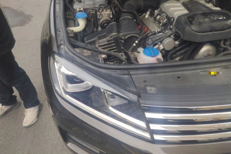 Used Volkswagen Touareg 2017 3.0 TSI Touareg Model Engine Bay Right