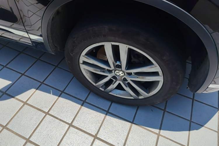 Used Volkswagen Touareg 2017 3.0 TSI Touareg Edition Exterior 4