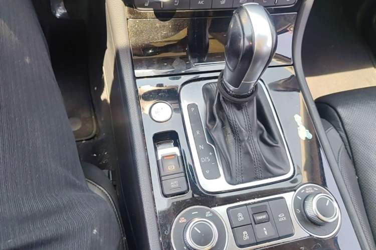 Used Volkswagen Touareg 2017 3.0 TSI Touareg Edition Gear Lever