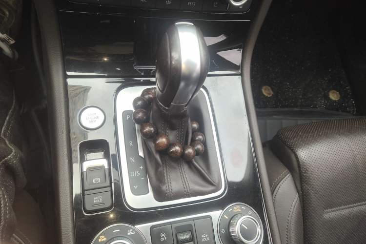 Used Volkswagen Touareg 2017 3.0 TSI Touareg Model Gear Lever