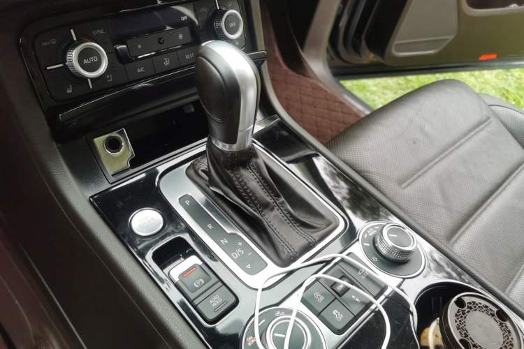 Used Volkswagen Touareg 2017 3.0 TSI Touareg Edition Gear Lever