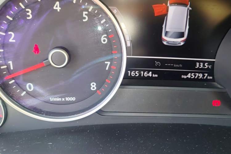 Used Volkswagen Touareg 2017 3.0 TSI Touareg Edition Odometer Close Up