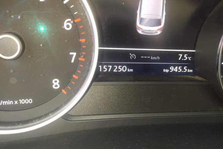 Used Volkswagen Touareg 2017 3.0 TSI Touareg Model Odometer Close Up