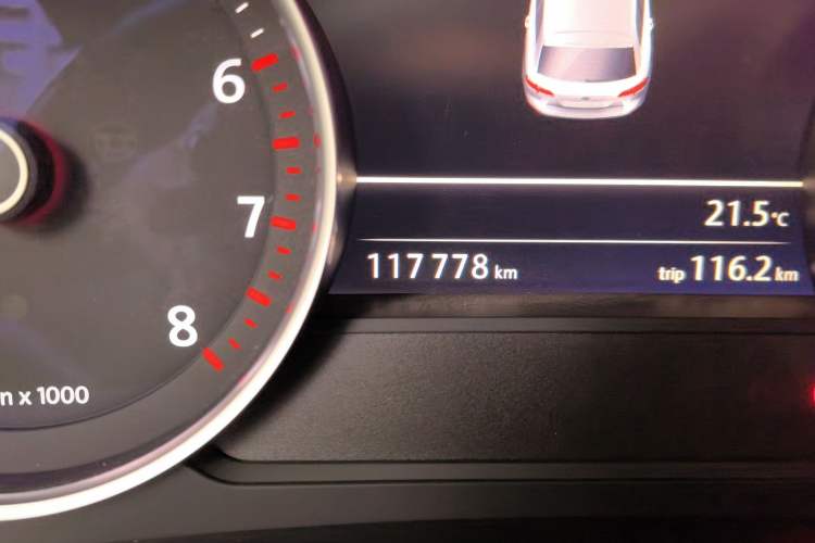 Used Volkswagen Touareg 2017 3.0 TSI Touareg Model Odometer Close Up