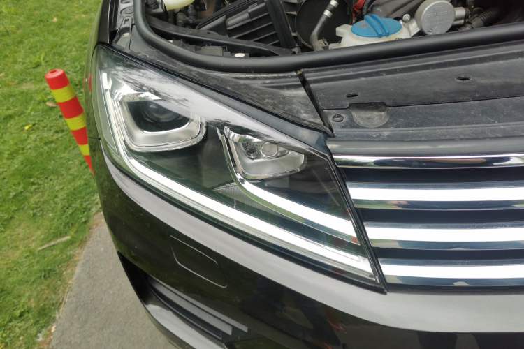 Used Volkswagen Touareg 2017 3.0 TSI Touareg Edition Right Front Headlight