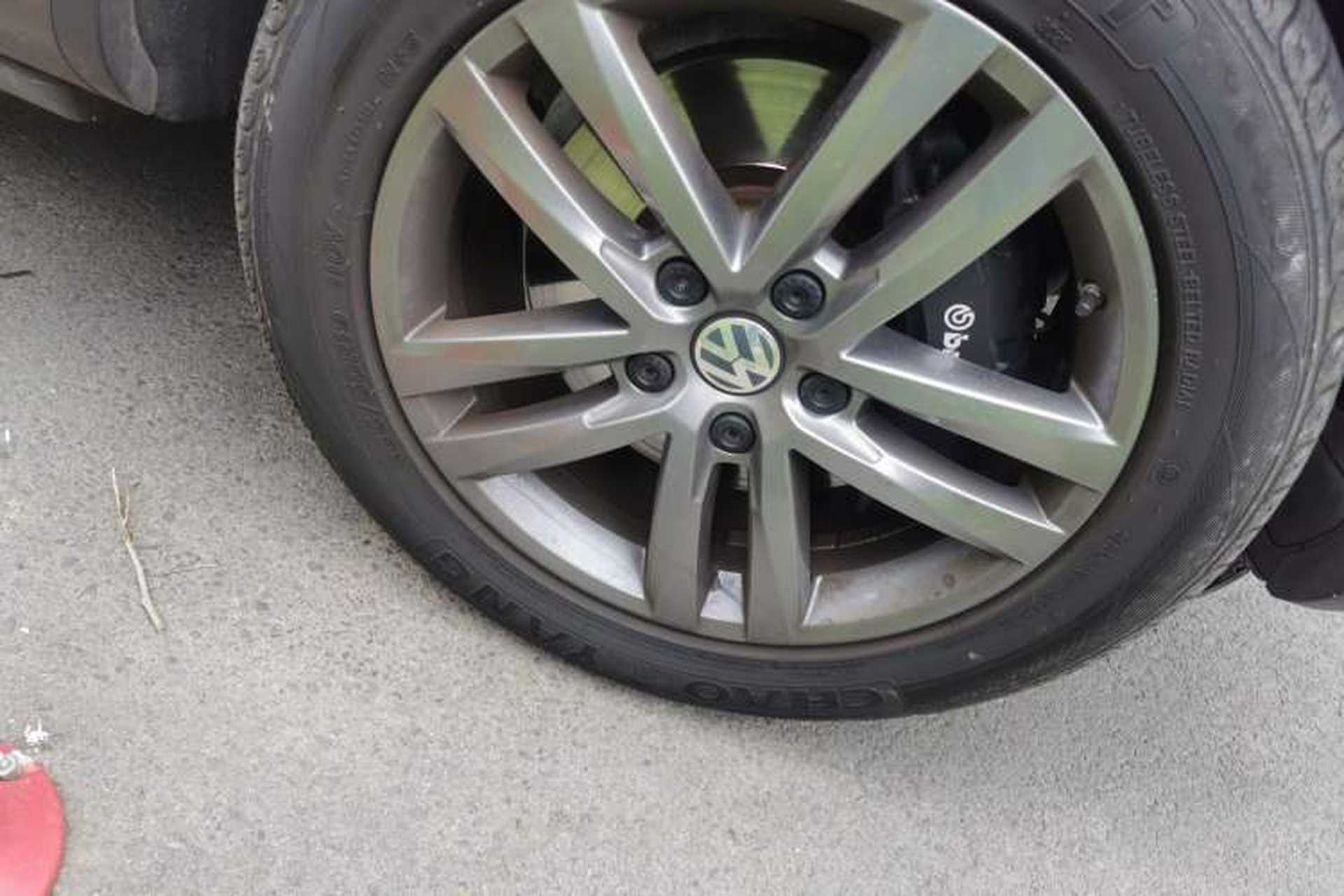 Used Volkswagen Touareg 2017 3.0 TSI Touareg Edition Right Front Wheel Hub