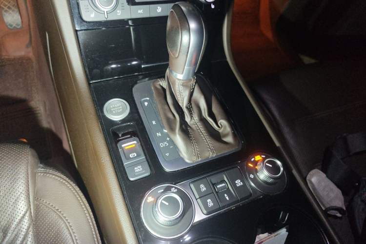 Used Volkswagen Touareg 2017 3.0 TSI Touareg Edition Gear Lever