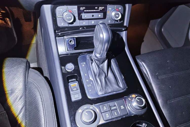 Used Volkswagen Touareg 2017 3.0 TSI Touareg Edition Gear Lever