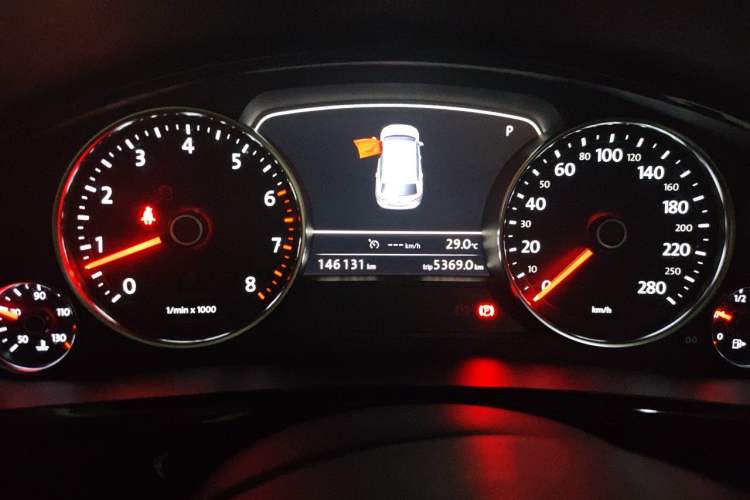 Used Volkswagen Touareg 2017 3.0 TSI Touareg Edition Odometer Close Up
