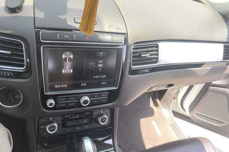 Used Volkswagen Touareg 2017 3.0 TSI Touareg Edition Audio And AC Panel