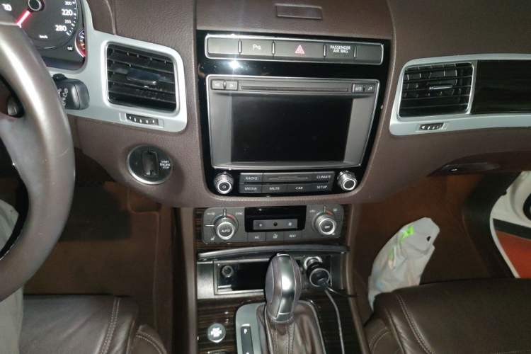 Used Volkswagen Touareg 2017 3.0 TSI Touareg Model Audio And AC Panel