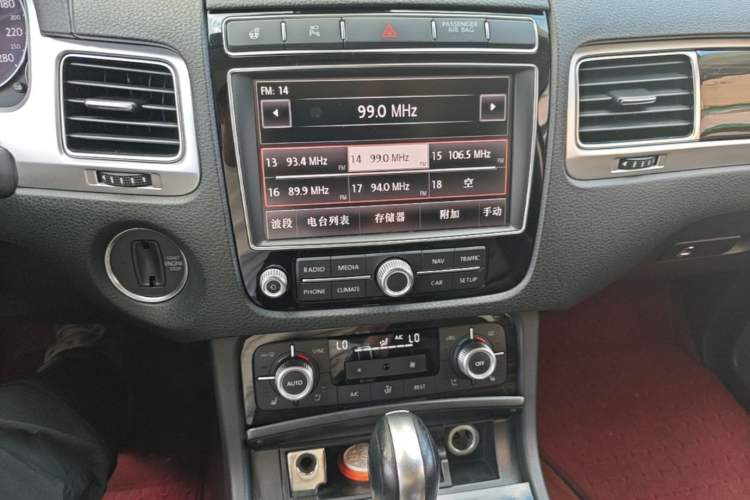 Used Volkswagen Touareg 2017 3.0 TSI Yuyue Model Audio And AC Panel