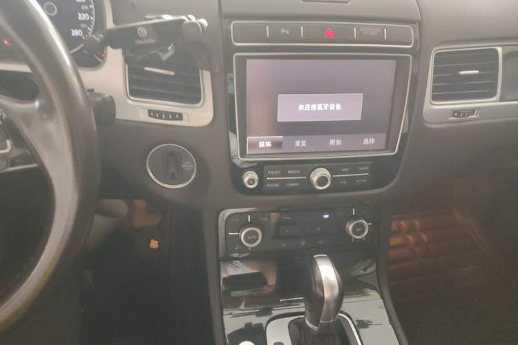 Used Volkswagen Touareg 2017 3.0 TSI Touareg Model Audio And AC Panel