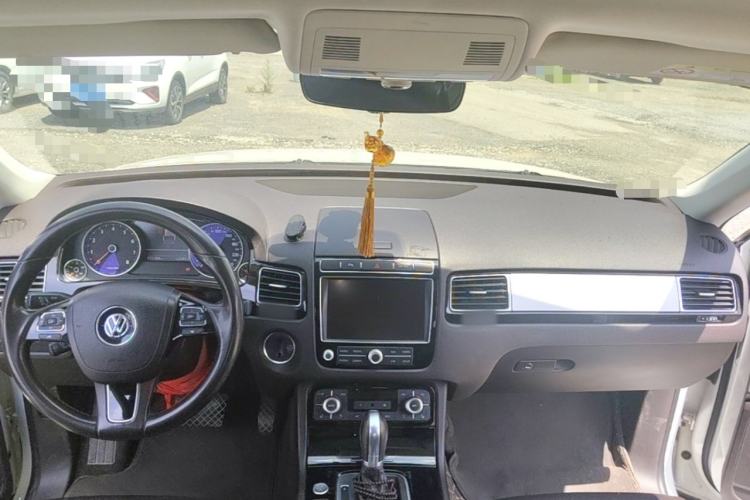 Used Volkswagen Touareg 2017 3.0 TSI Touareg Edition Center Console