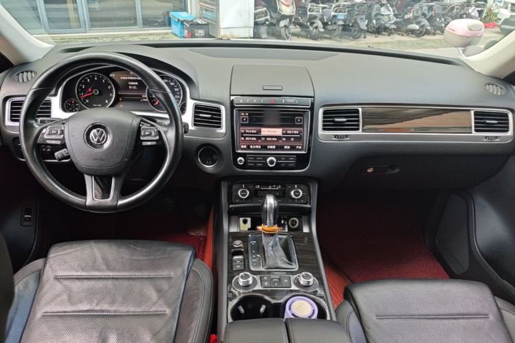 Used Volkswagen Touareg 2017 3.0 TSI Yuyue Model Center Console