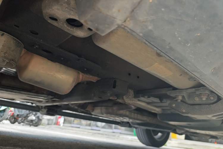 Used Volkswagen Touareg 2017 3.0 TSI Yuyue Model Chassis Front Left