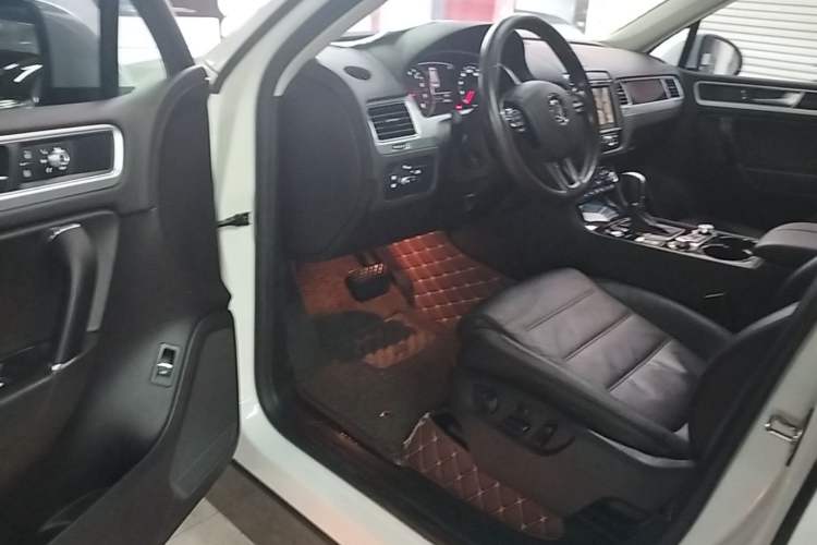 Used Volkswagen Touareg 2017 3.0 TSI Touareg Edition Driver Seat
