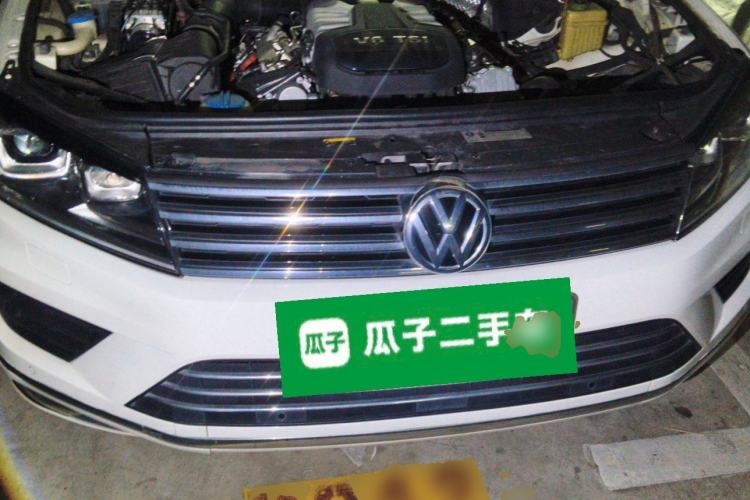 Used Volkswagen Touareg  Engine Bay