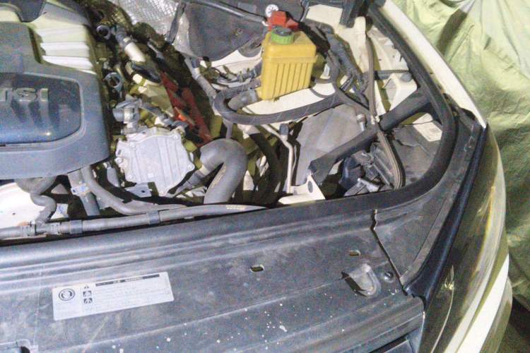 Used Volkswagen Touareg  Engine Bay Left