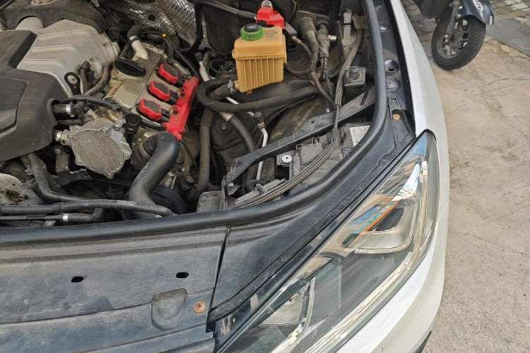 Used Volkswagen Touareg 2017 3.0 TSI Yuyue Model Engine Bay Left