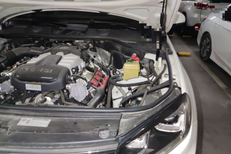 Used Volkswagen Touareg 2017 3.0 TSI Yuyue Model Engine Bay Left