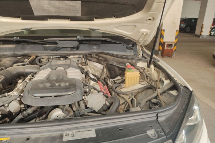 Used Volkswagen Touareg 2017 3.0 TSI Touareg Model Engine Bay Left