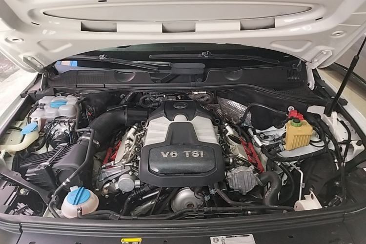 Used Volkswagen Touareg 2017 3.0 TSI Touareg Edition Engine Bay