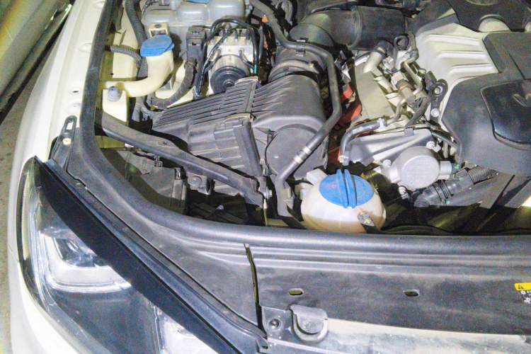 Used Volkswagen Touareg  Engine Bay Right