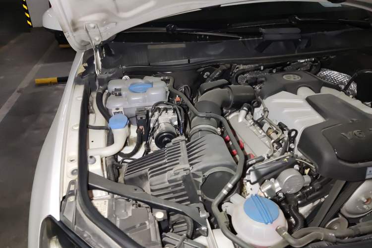 Used Volkswagen Touareg 2017 3.0 TSI Yuyue Model Engine Bay Right