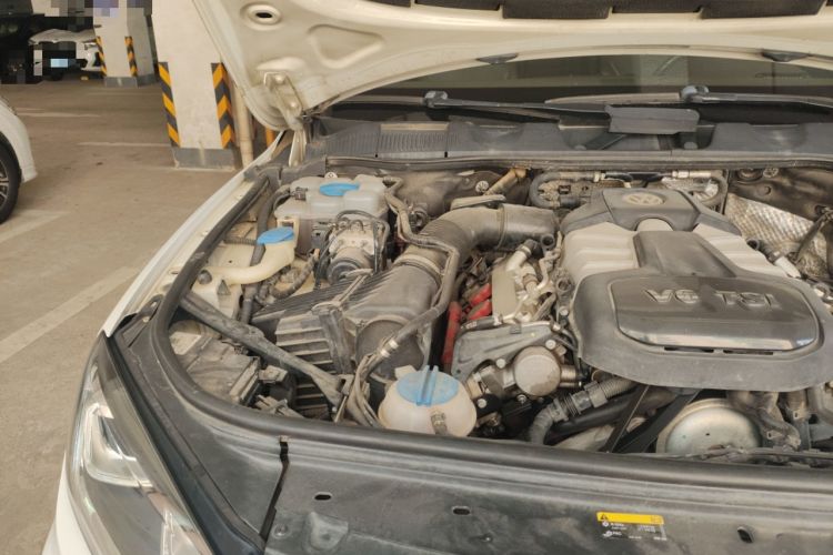 Used Volkswagen Touareg 2017 3.0 TSI Touareg Model Engine Bay Right