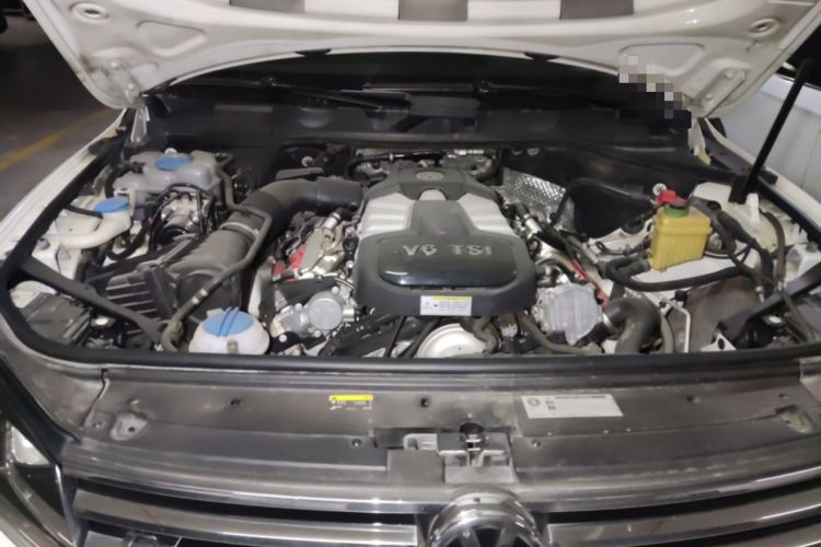 Used Volkswagen Touareg 2017 3.0 TSI Yuyue Model Engine Bay