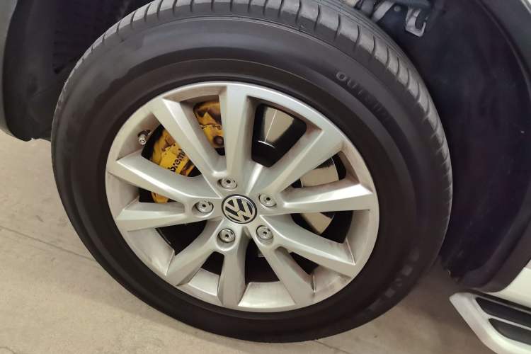 Used Volkswagen Touareg 2017 3.0 TSI Touareg Model Exterior 2