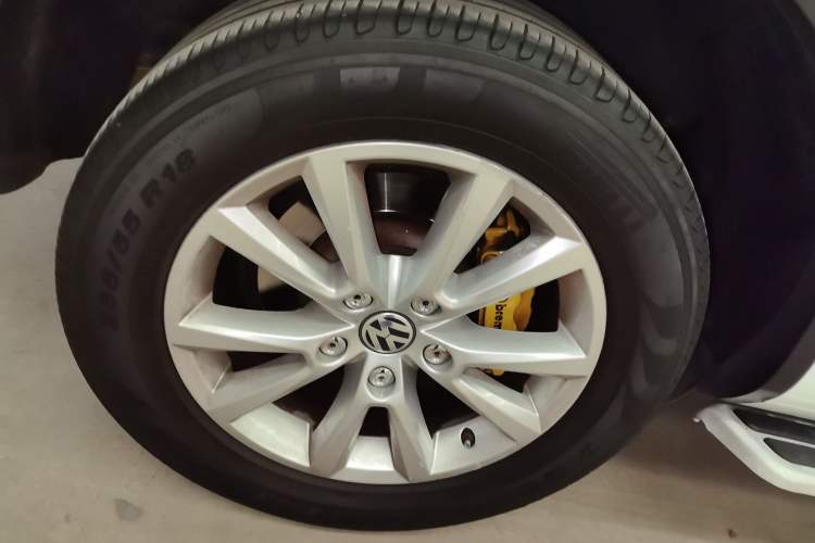 Used Volkswagen Touareg 2017 3.0 TSI Touareg Model Exterior 3