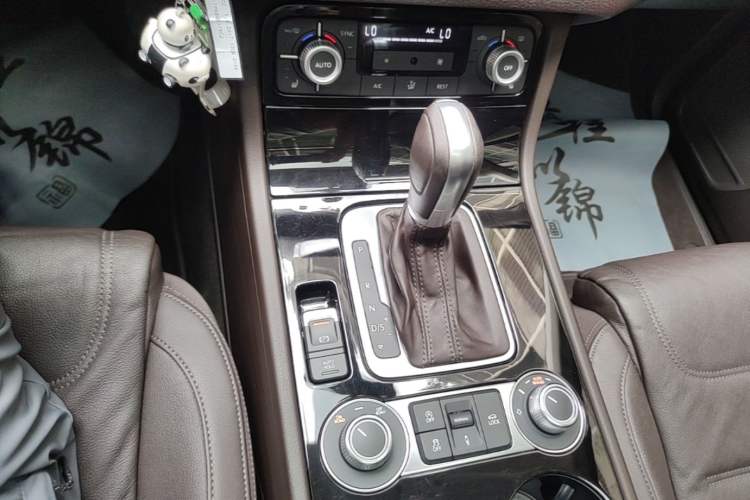 Used Volkswagen Touareg 2017 3.0 TSI Start Edition Gear Lever