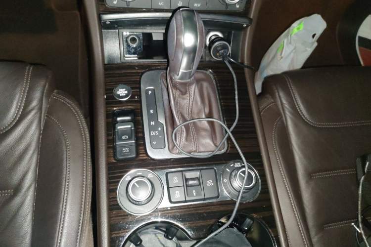 Used Volkswagen Touareg 2017 3.0 TSI Touareg Model Gear Lever