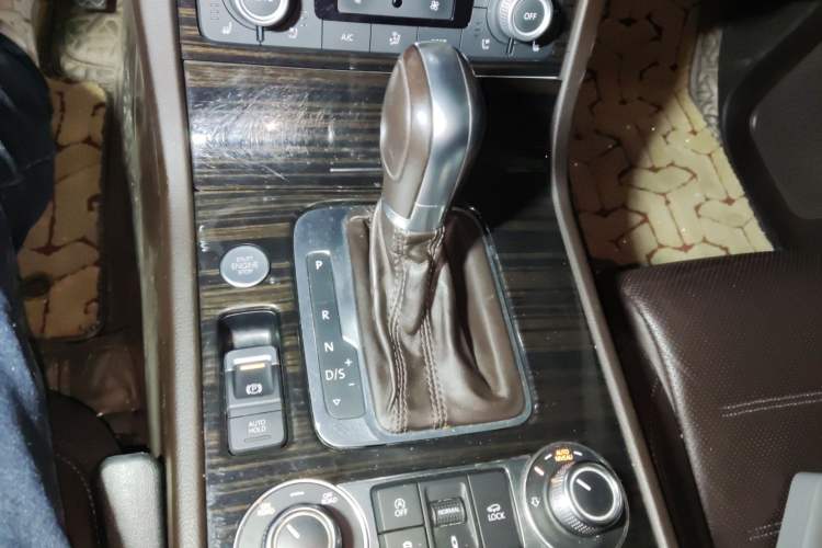 Used Volkswagen Touareg 2017 3.0 TSI Yuyue Model Gear Lever