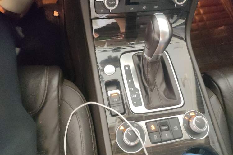 Used Volkswagen Touareg 2017 3.0 TSI Touareg Model Gear Lever