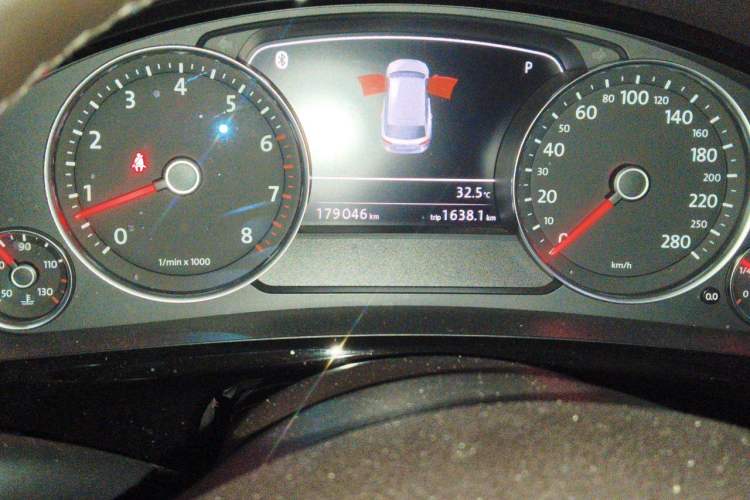 Used Volkswagen Touareg  Instrument Cluster