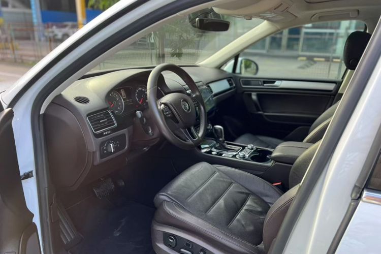 Used Volkswagen Touareg 2017 3.0 TSI Touareg Model Interior 2