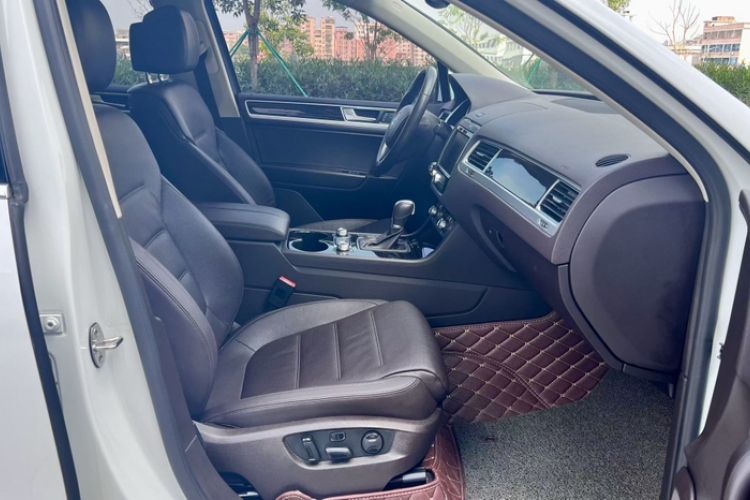 Used Volkswagen Touareg 2017 3.0 TSI Touareg Edition Interior 2
